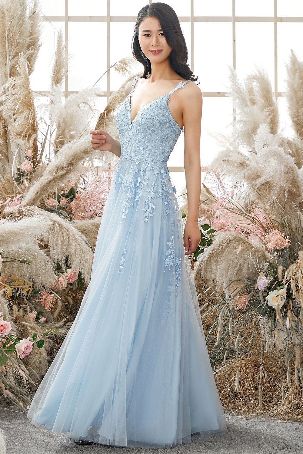 Vestido largo de fiesta de tirantes finos con corte en A