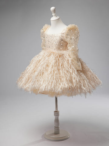 Robe de fille en tulle couleur champagne arrivant aux genoux 