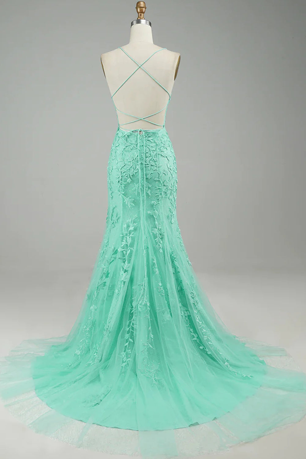 Robe de bal à bretelles spaghetti et appliques