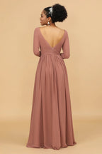 Vestido de dama de honor rosa con cuello en V y mangas largas