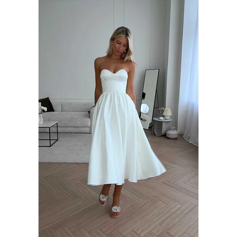 Robe de soirée mi-longue en satin froncé, simple, décolleté en cœur, sans manches 