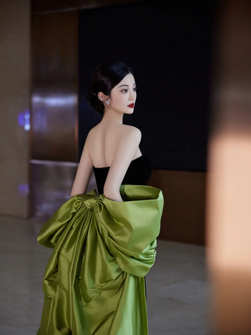 Precioso vestido largo de fiesta negro sin tirantes de satén con lazo Y8594