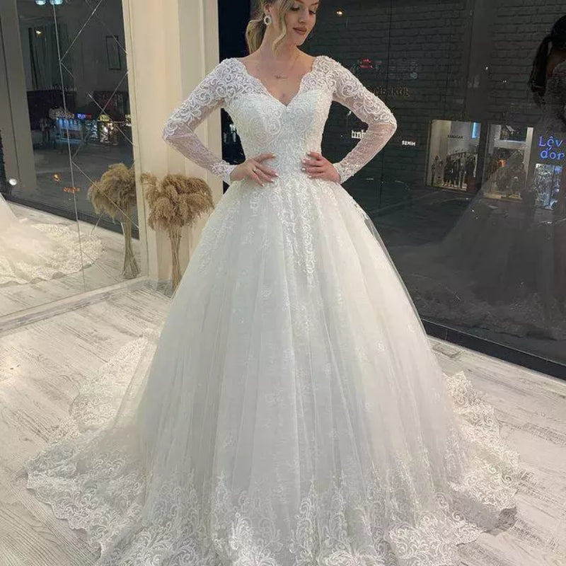 Robe de mariée romantique à col en V 2022, ornée d'appliques en dentelle et de tulle, manches longues, dos nu, sur mesure.