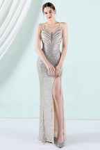 Robe de bal fourreau argentée à sequins avec fente
