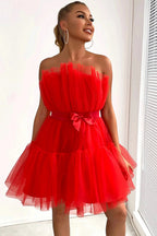 Lindo vestido corto negro sin tirantes de corte en A para baile de bienvenida