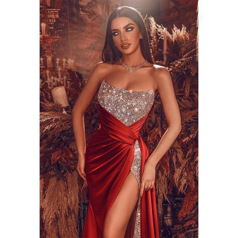 Robe de soirée rouge bustier à fente haute et perles