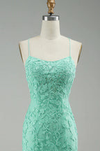 Robe de bal à bretelles spaghetti et appliques