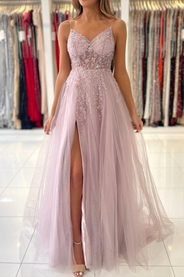 Vestido largo de fiesta sin mangas con tirantes finos, de tul y con cuentas