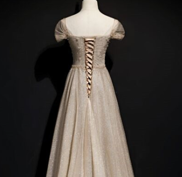 Robe de bal longue en tulle pailleté, ornée de sequins et de perles carrées (Y7585)