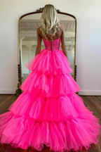 Vestido de graduación rosa fucsia con corsé, corte asimétrico, escote corazón y apliques, estilo línea A.