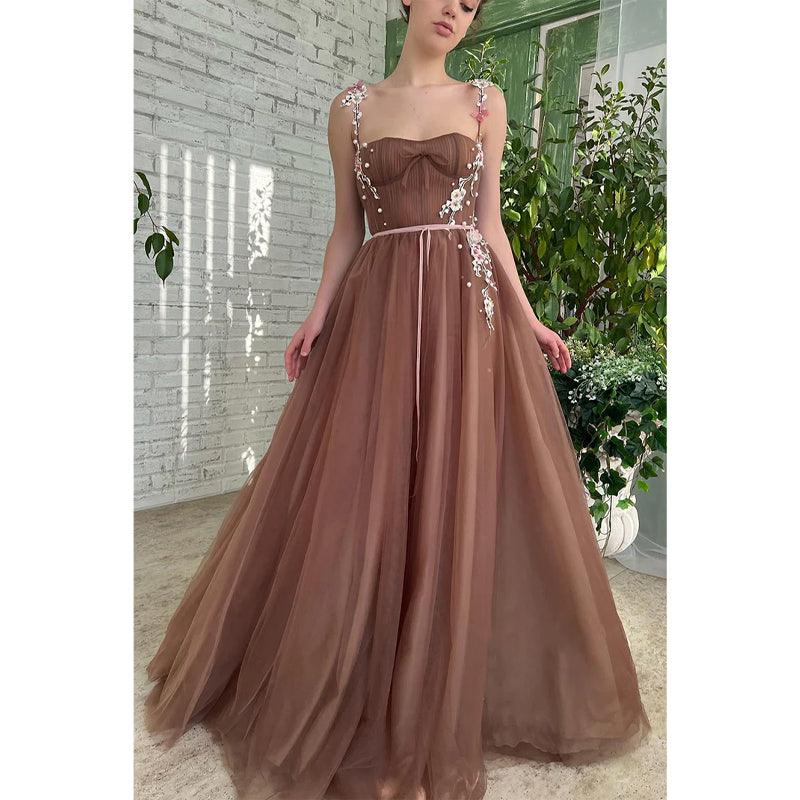 Robe de bal longue en tulle à bretelles spaghetti et appliques 