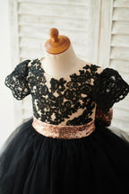 Elegante vestido negro de encaje y tul con lentejuelas en la cintura hasta la rodilla para niña 