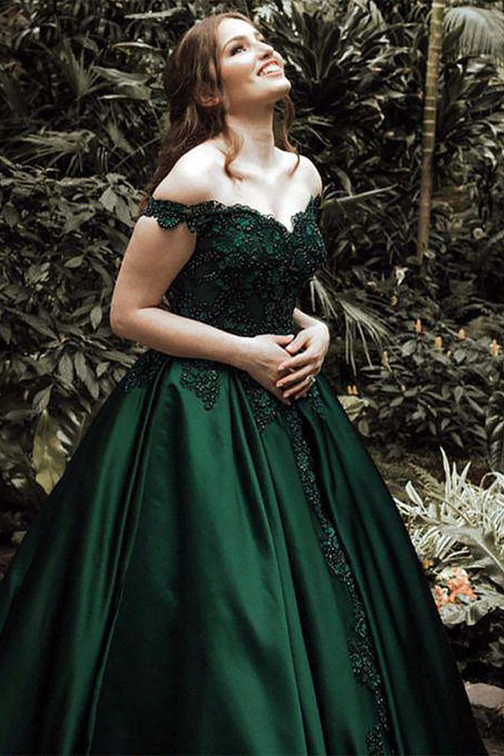 Robe de bal épaules dénudées en dentelle