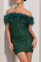 Robe moulante mini à sequins et plumes « It's Show Biz » 