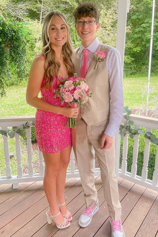 Robe fourreau à fines bretelles roses à sequins et à franges, idéale pour le bal de promo.