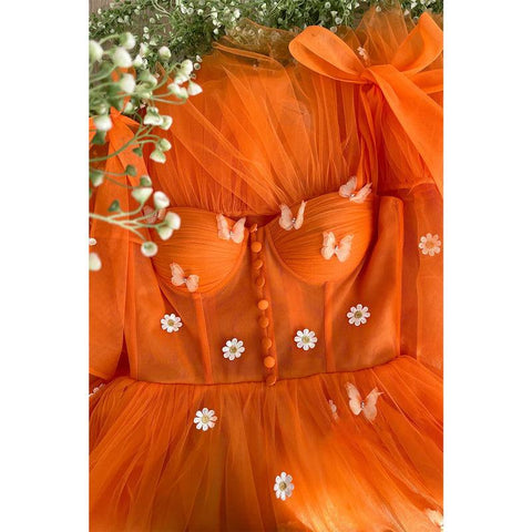 Robe de bal longue trapèze à bretelles spaghetti et décolleté en cœur avec poches 