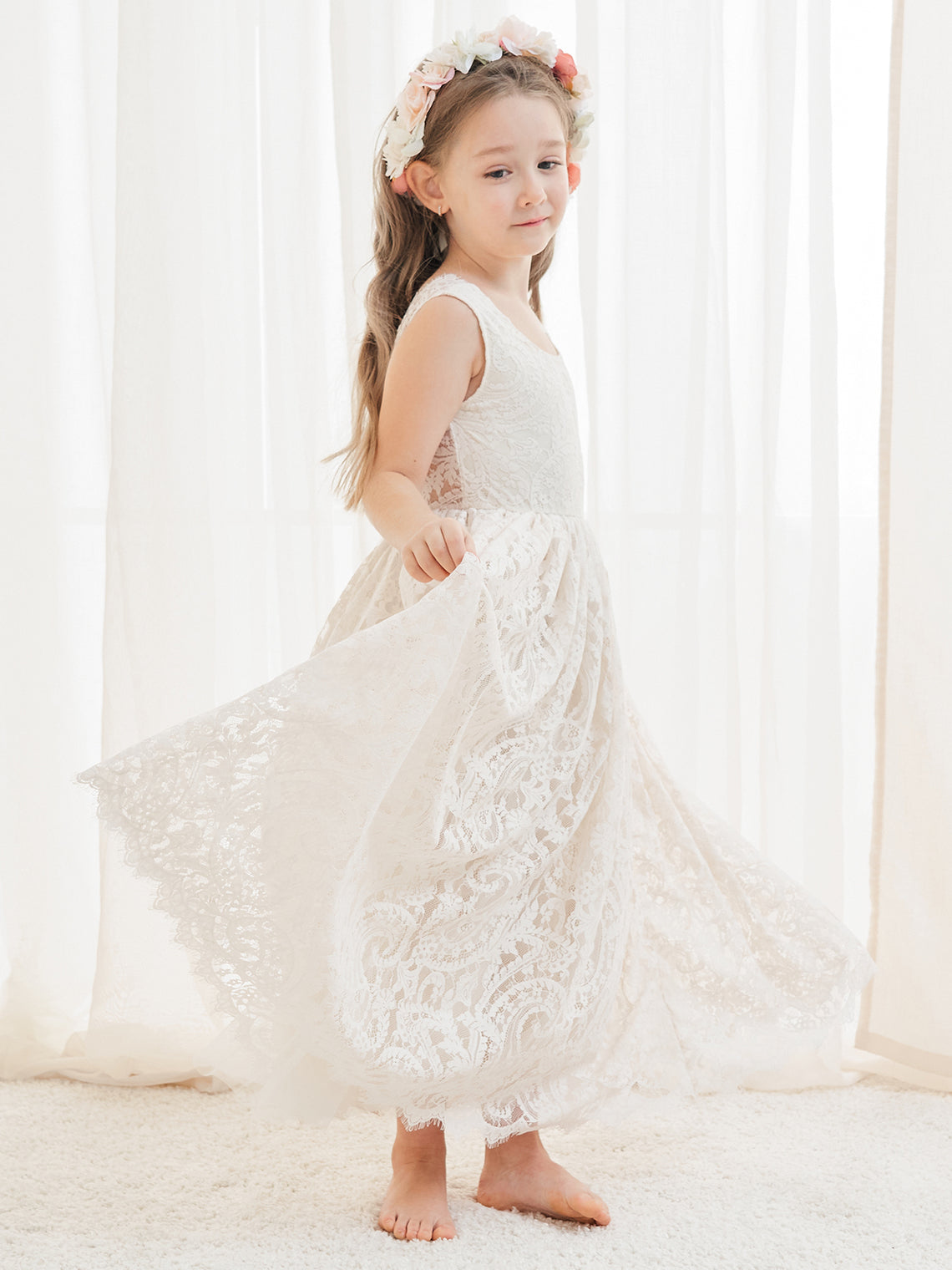 Vestido boho de niña de las flores color marfil, corte en A, de encaje y largo hasta el tobillo 