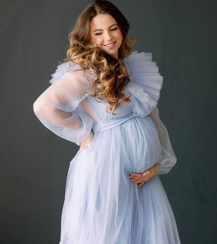 Vestido de tul azul claro para baby shower para mamá