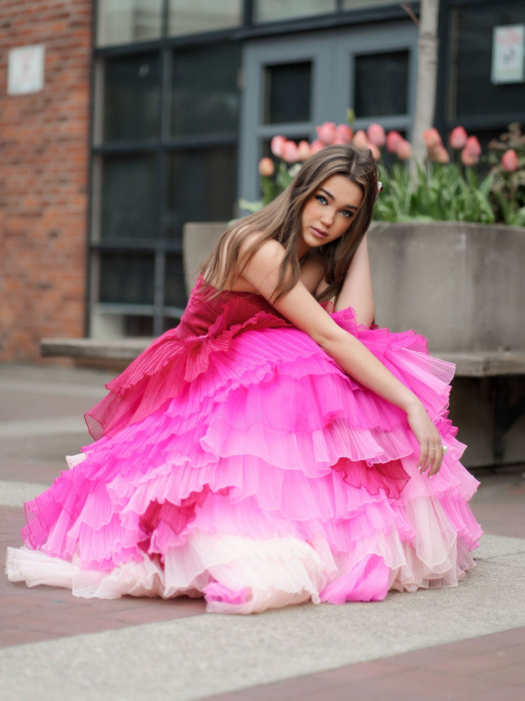 Robe de bal longue à corsage plissé en forme de cœur et à volants