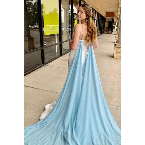 Vestido de fiesta largo con escote en V, tirantes finos, cuentas y abertura con chal. 