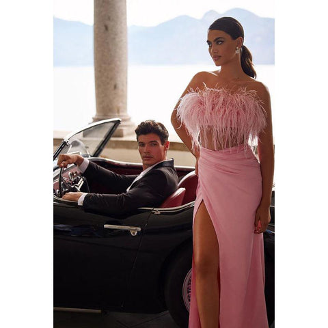 Robe de bal longue bustier à plumes et à volants transparents