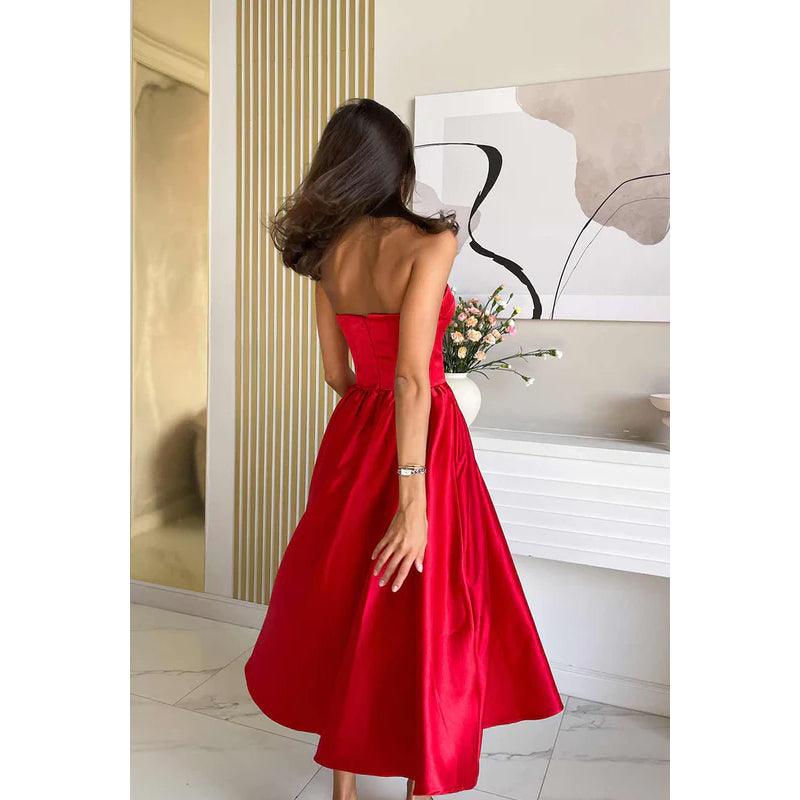 Robe de soirée mi-longue en satin froncé, simple, décolleté en cœur, sans manches 