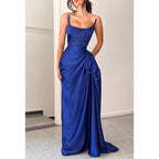 Robe de soirée empire en satin, ajustée, sans bretelles, froncée, avec des appliques 