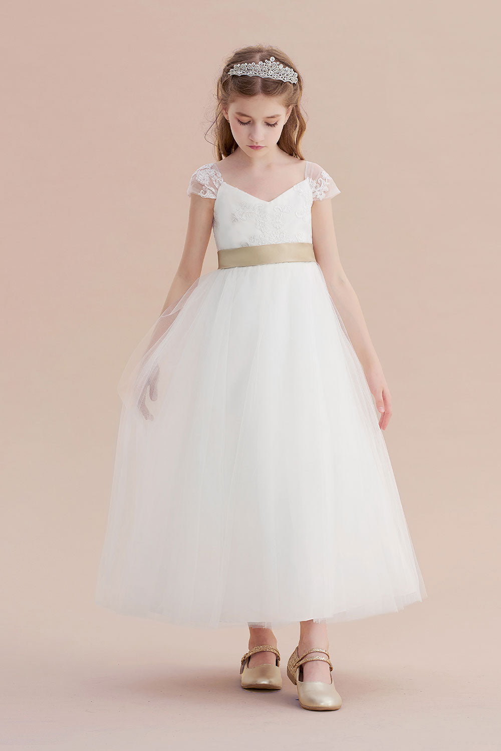 Robe de demoiselle d'honneur en tulle, coupe trapèze, manches courtes et décolleté cœur, disponible en ligne