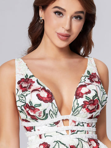 A-Line Deep V-neck Lace Appliques Short Homecoming Dress