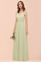 Vestido de dama de honor color salvia con espalda descubierta, largo hasta el suelo, ideal para primavera/verano.