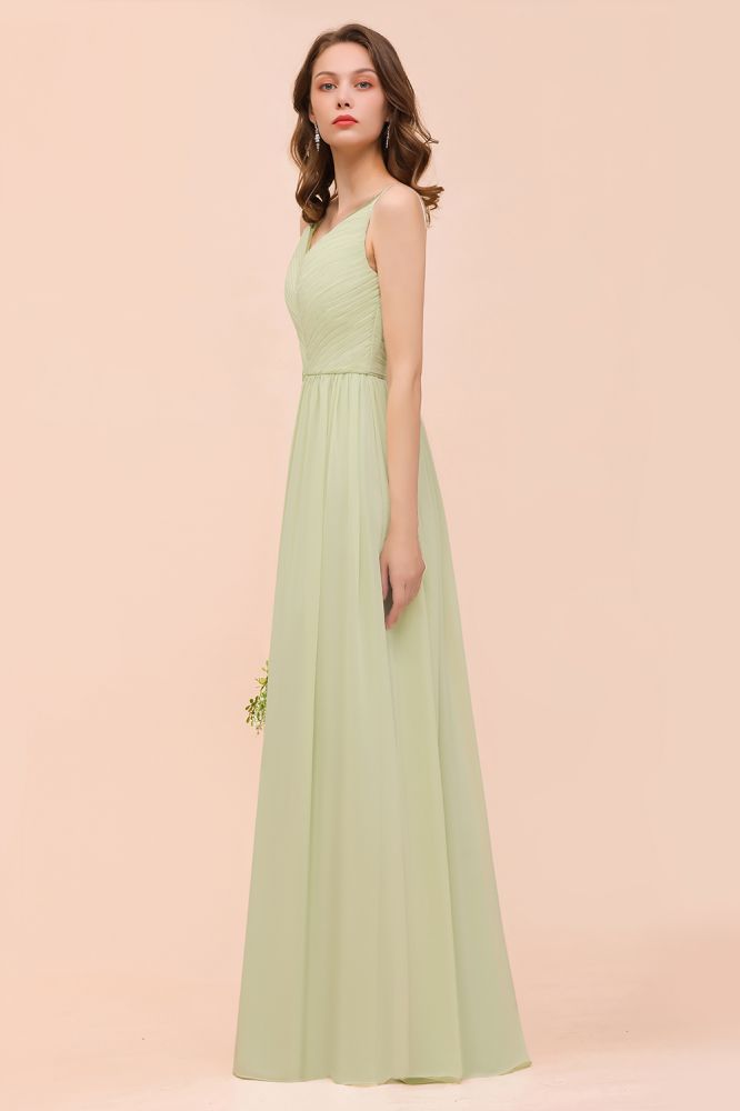 Vestido de dama de honor color salvia con espalda descubierta, largo hasta el suelo, ideal para primavera/verano.