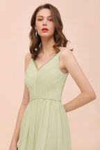 Vestido de dama de honor color salvia con espalda descubierta, largo hasta el suelo, ideal para primavera/verano.