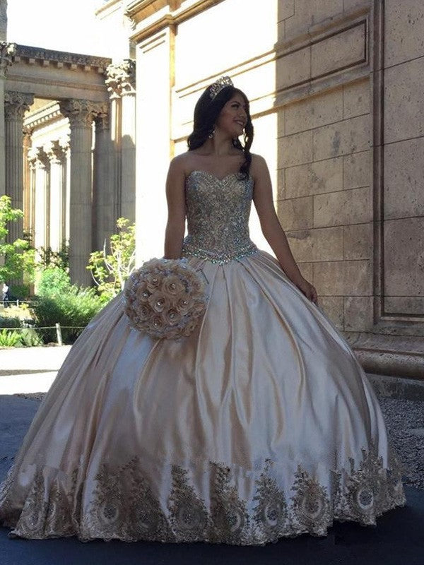 Vestidos de baile de gala con escote corazón, sin mangas, de satén, con cuentas y escote corazón.