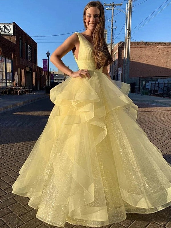 Robe de bal longue sans manches en organza à col en V et volants