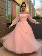 Robe de bal longue en tulle fleuri fait main, manches longues, épaules dénudées