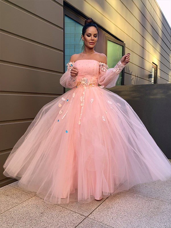 Robe de bal longue en tulle fleuri fait main, manches longues, épaules dénudées