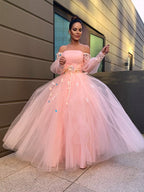 Robe de bal longue en tulle fleuri fait main, manches longues, épaules dénudées