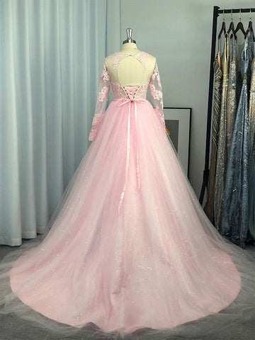 Robe de bal à manches longues en tulle et dentelle ornée de bijoux