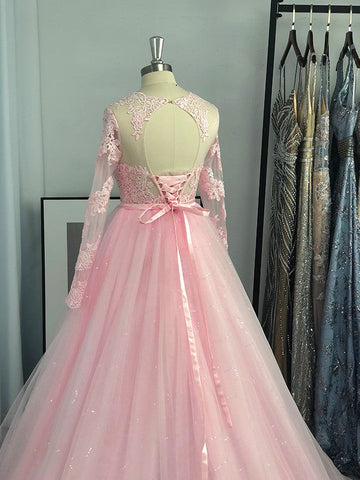 Robe de bal à manches longues en tulle et dentelle ornée de bijoux