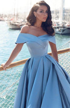 Vestidos de baile azules de gala, largos hasta el suelo, con hombros descubiertos