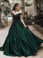 Robe de bal longue en dentelle et satin, sans manches, épaules dénudées