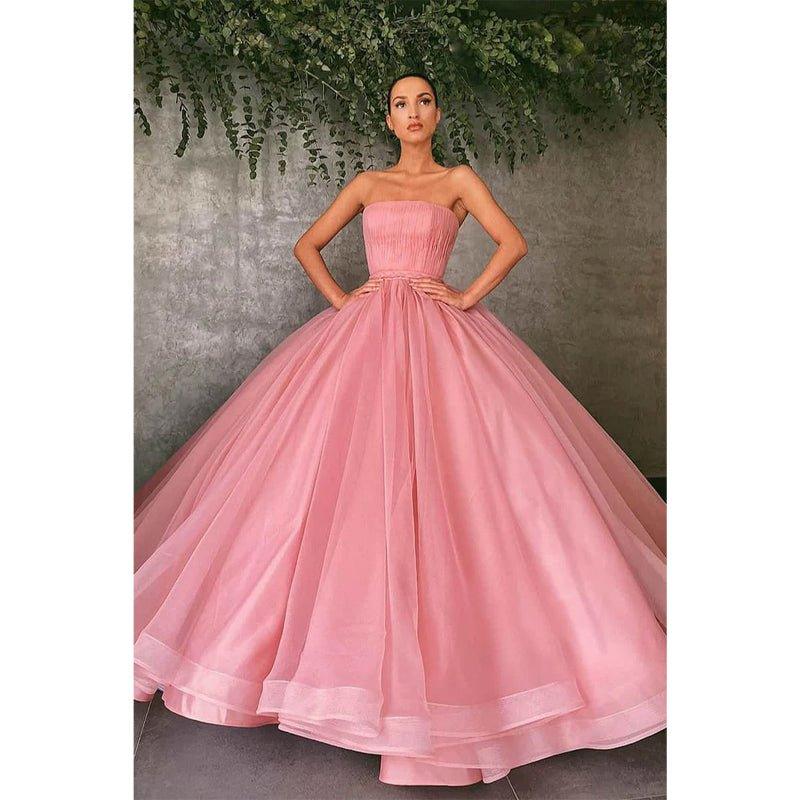 Vestido de noche largo sin tirantes de tul rosa con corte de baile 