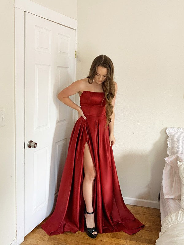 Vestidos de baile de satén sin mangas con volantes y sin tirantes