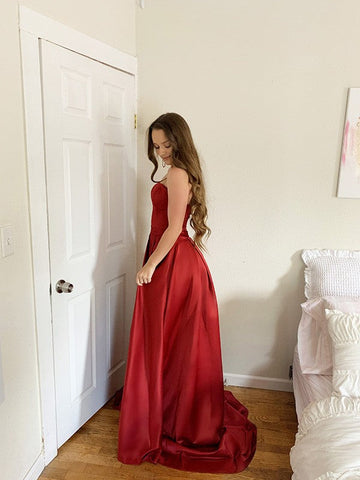 Vestidos de baile de satén sin mangas con volantes y sin tirantes