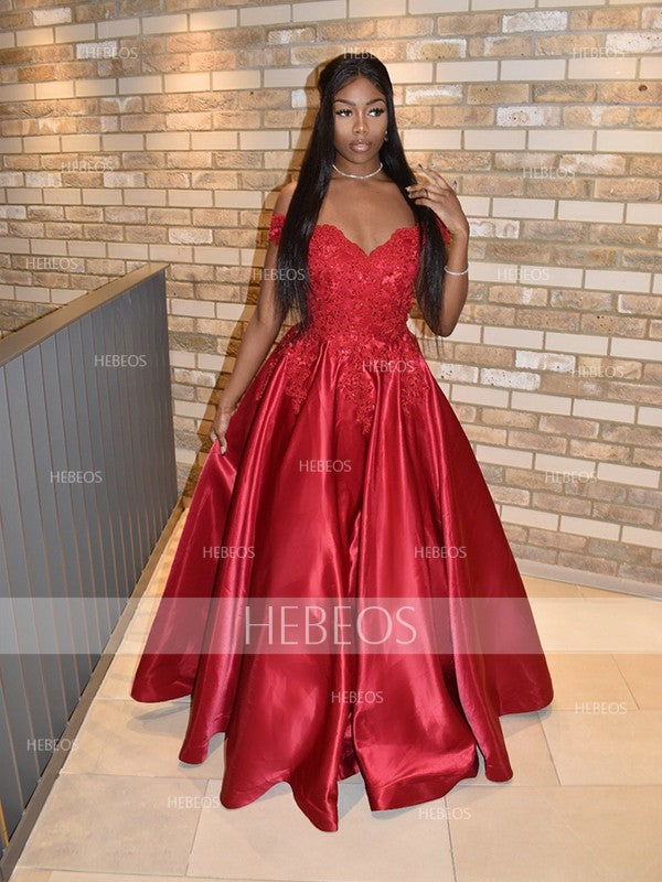 Robe de bal longue sans manches à épaules dénudées et ornée d'appliqués en satin