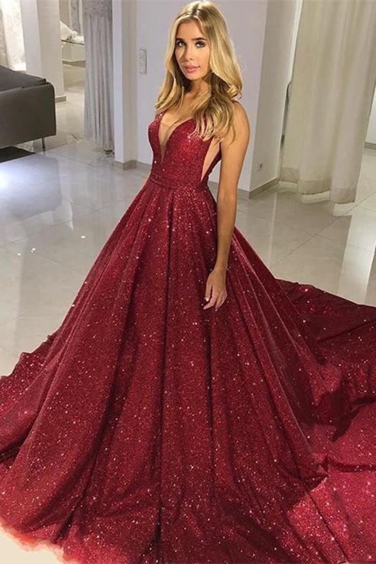 Robe de bal sexy à décolleté plongeant en V, bretelles spaghetti, longueur au sol, ornée de paillettes.