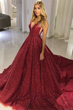 Robe de bal sexy à décolleté plongeant en V, bretelles spaghetti, longueur au sol, ornée de paillettes.