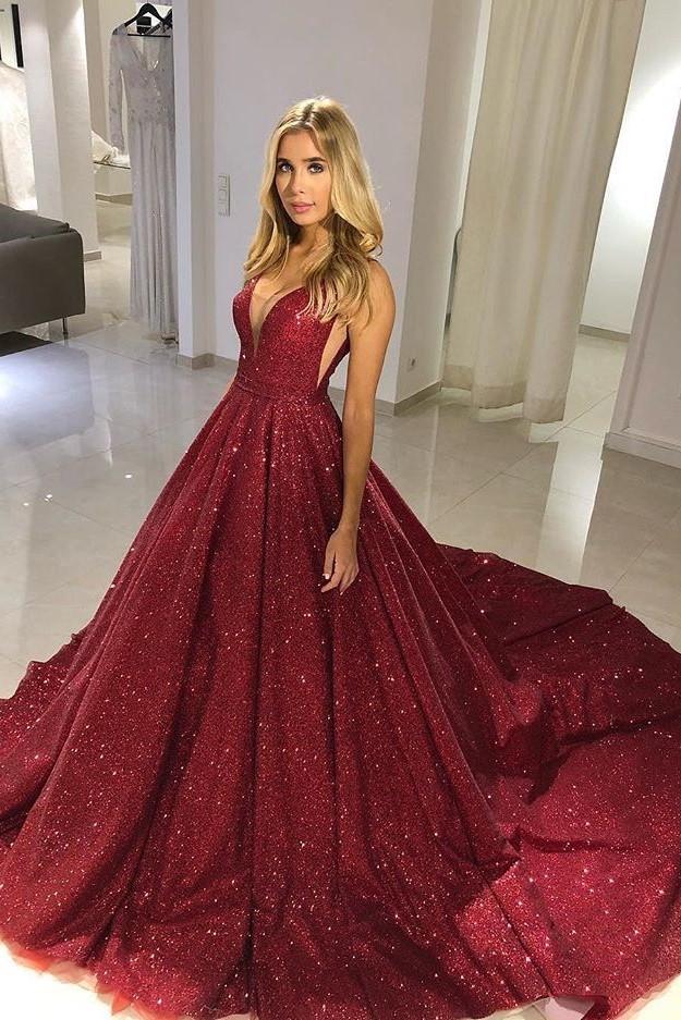 Robe de bal sexy à décolleté plongeant en V, bretelles spaghetti, longueur au sol, ornée de paillettes.