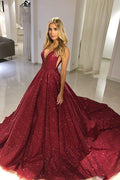 Robe de bal sexy à décolleté plongeant en V, bretelles spaghetti, longueur au sol, ornée de paillettes.