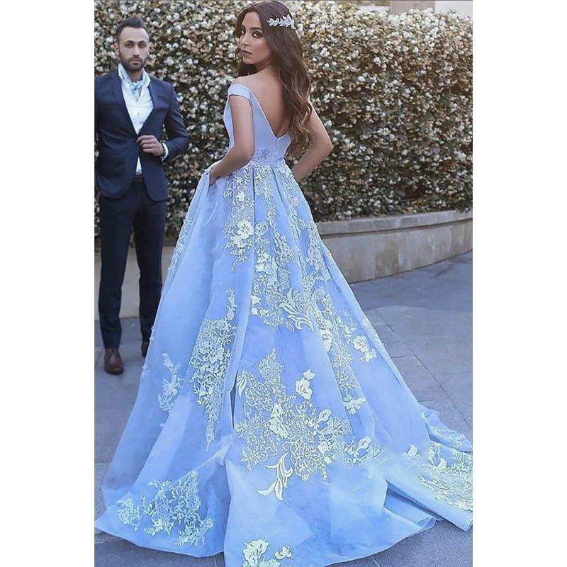 Vestido de fiesta largo con apliques de tul azul cielo y bolsillos 